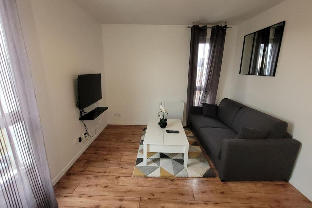 Logement Entier : Appartement Монтеврен Екстериор снимка